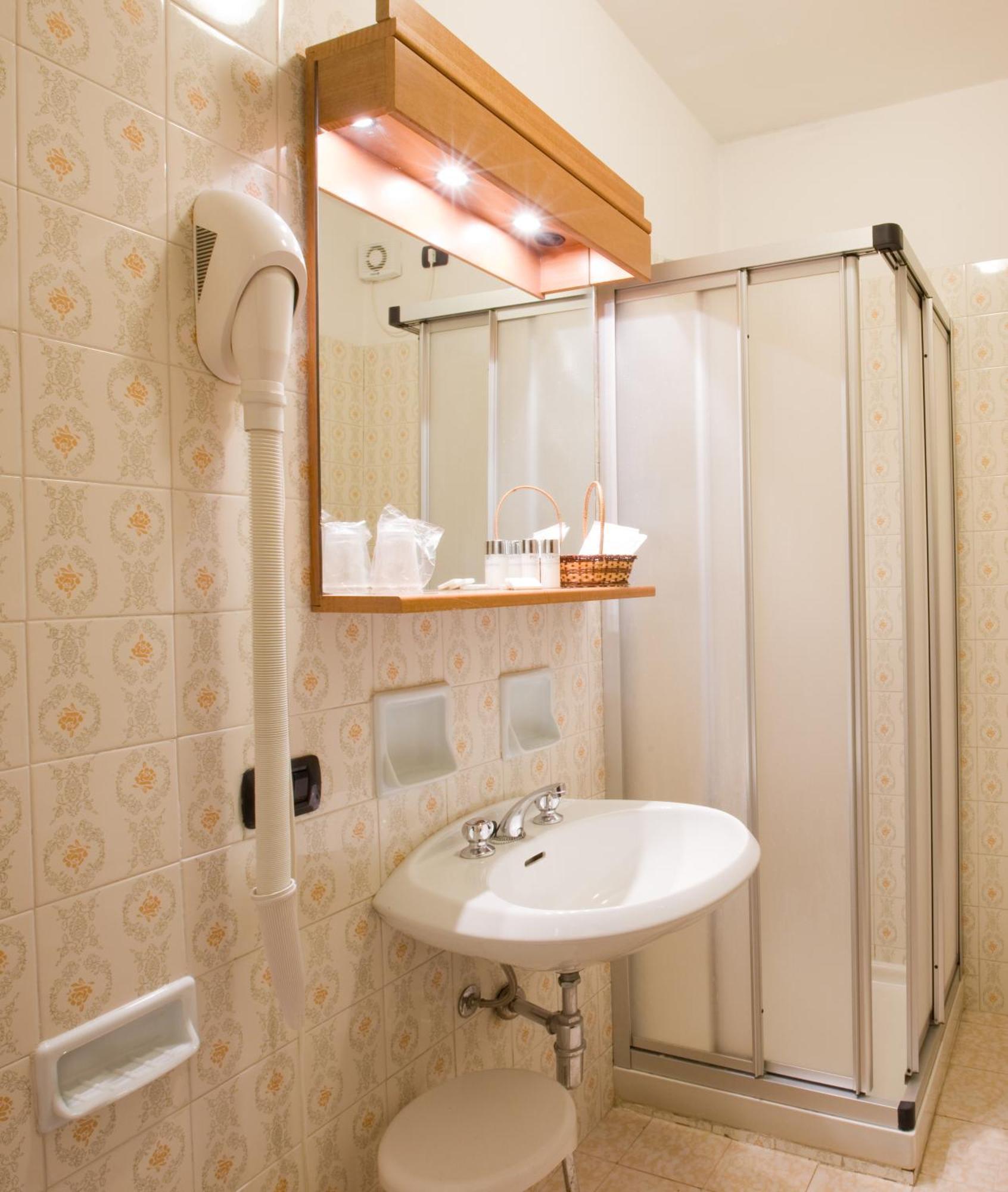 Hotel Carlone 3*