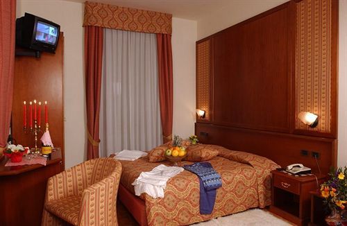 Carlone Hotel 3*